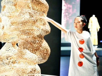 浙江杭州：走进非物质文化遗产馆 探索文化传承